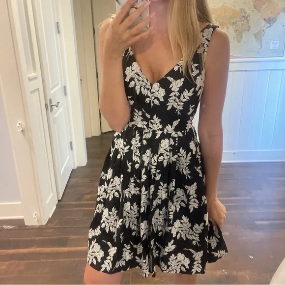Betsey Johnson floral embroidered dress. Size 0.